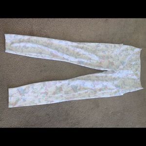 Fabletics size medium 7/8 leggings. Warn once.